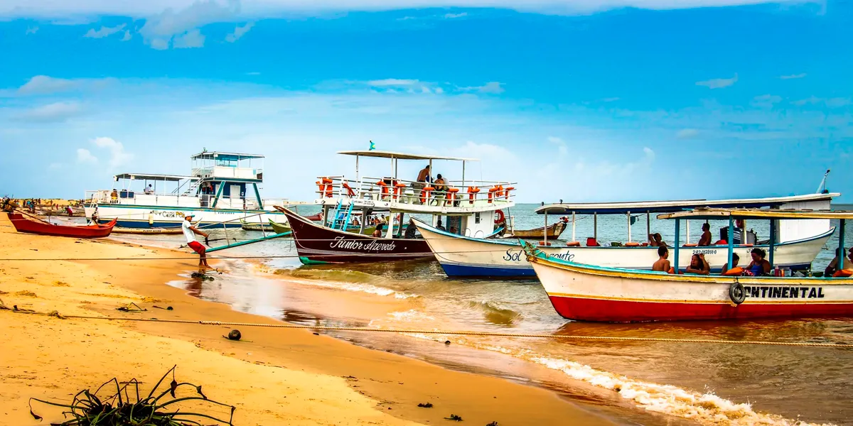 Barcos dos Passeios do Foz do São Francisco